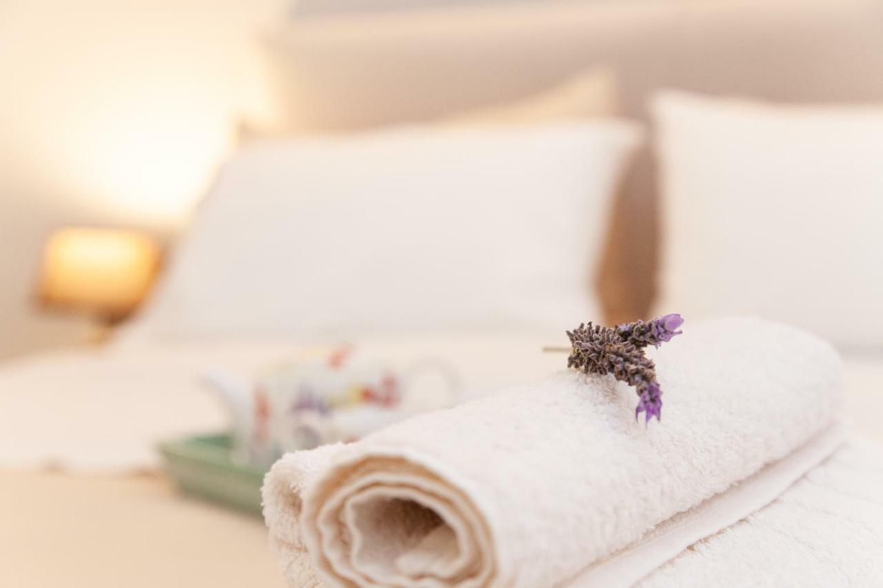 Sweet Suite Flora In Vouliagmeni Athens Exterior photo