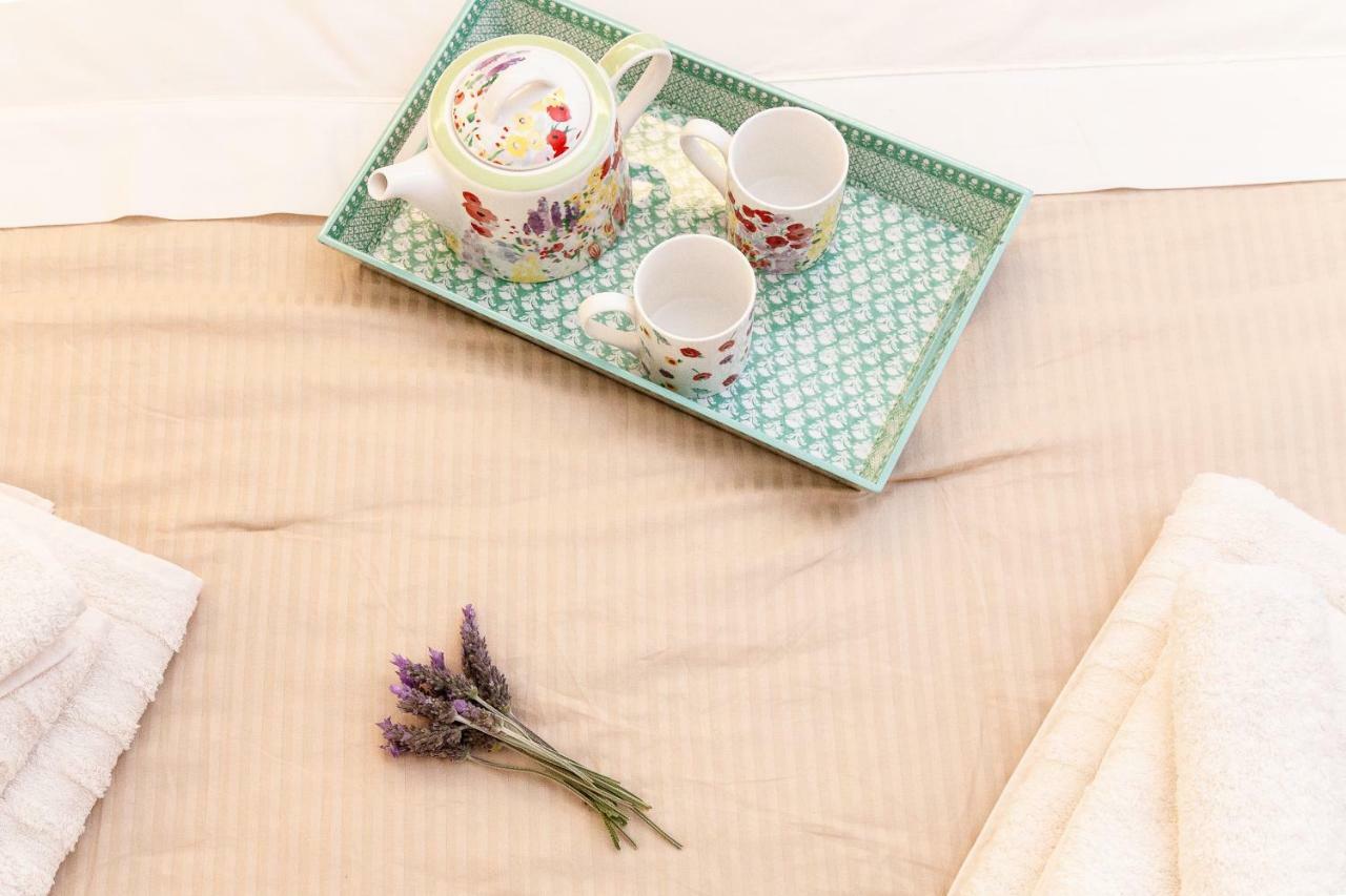 Sweet Suite Flora In Vouliagmeni Athens Exterior photo
