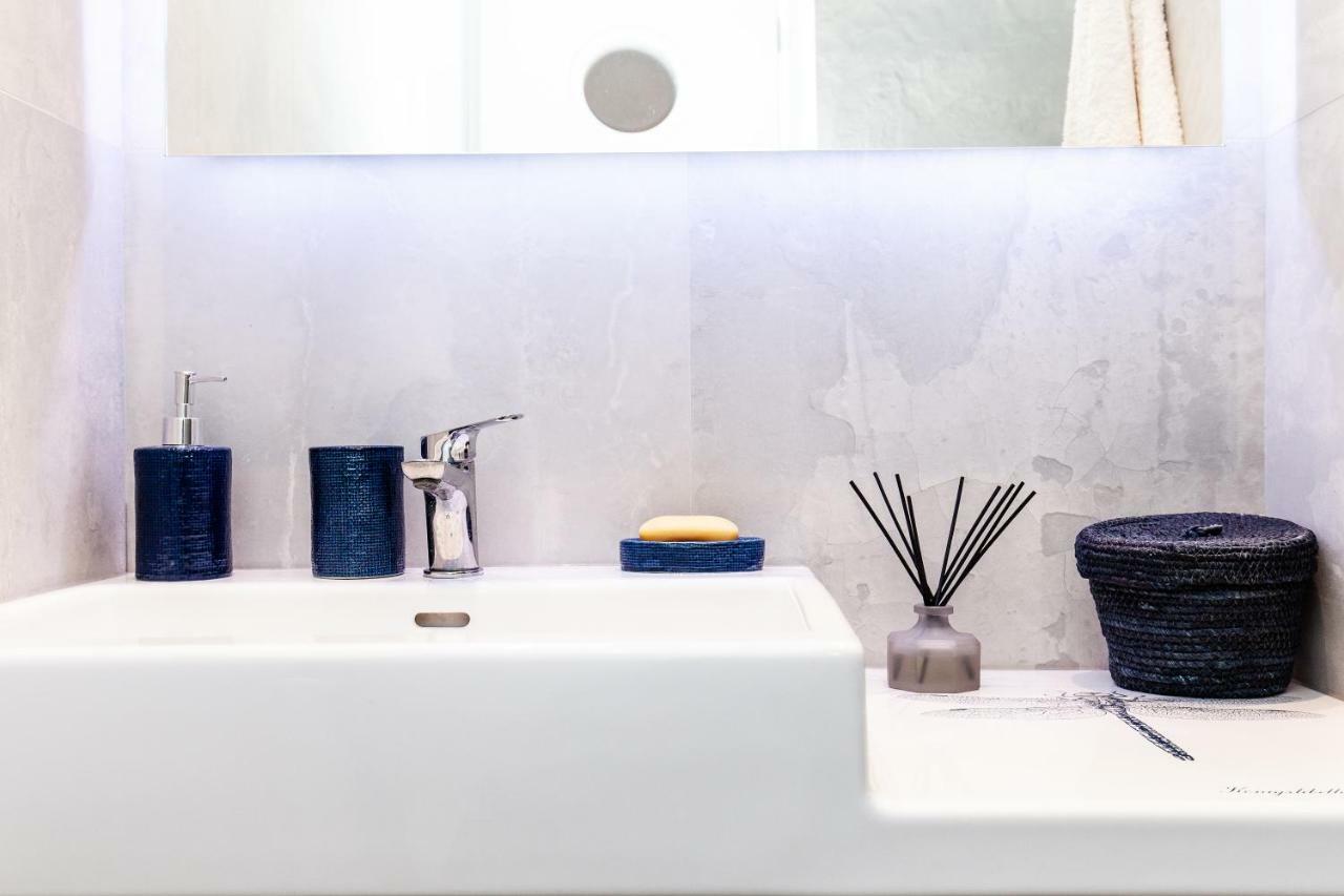 Sweet Suite Flora In Vouliagmeni Athens Exterior photo