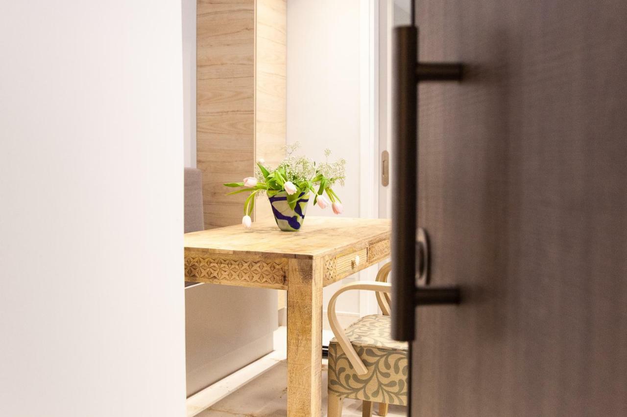Sweet Suite Flora In Vouliagmeni Athens Exterior photo