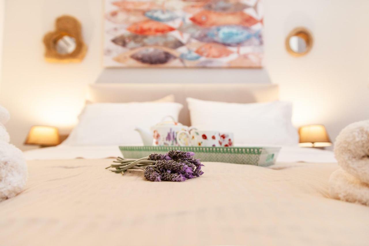 Sweet Suite Flora In Vouliagmeni Athens Exterior photo