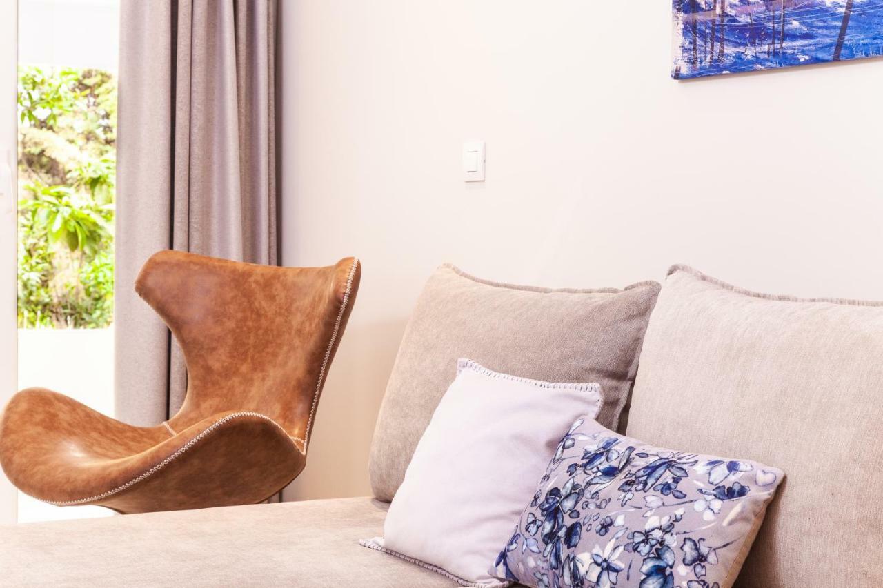 Sweet Suite Flora In Vouliagmeni Athens Exterior photo