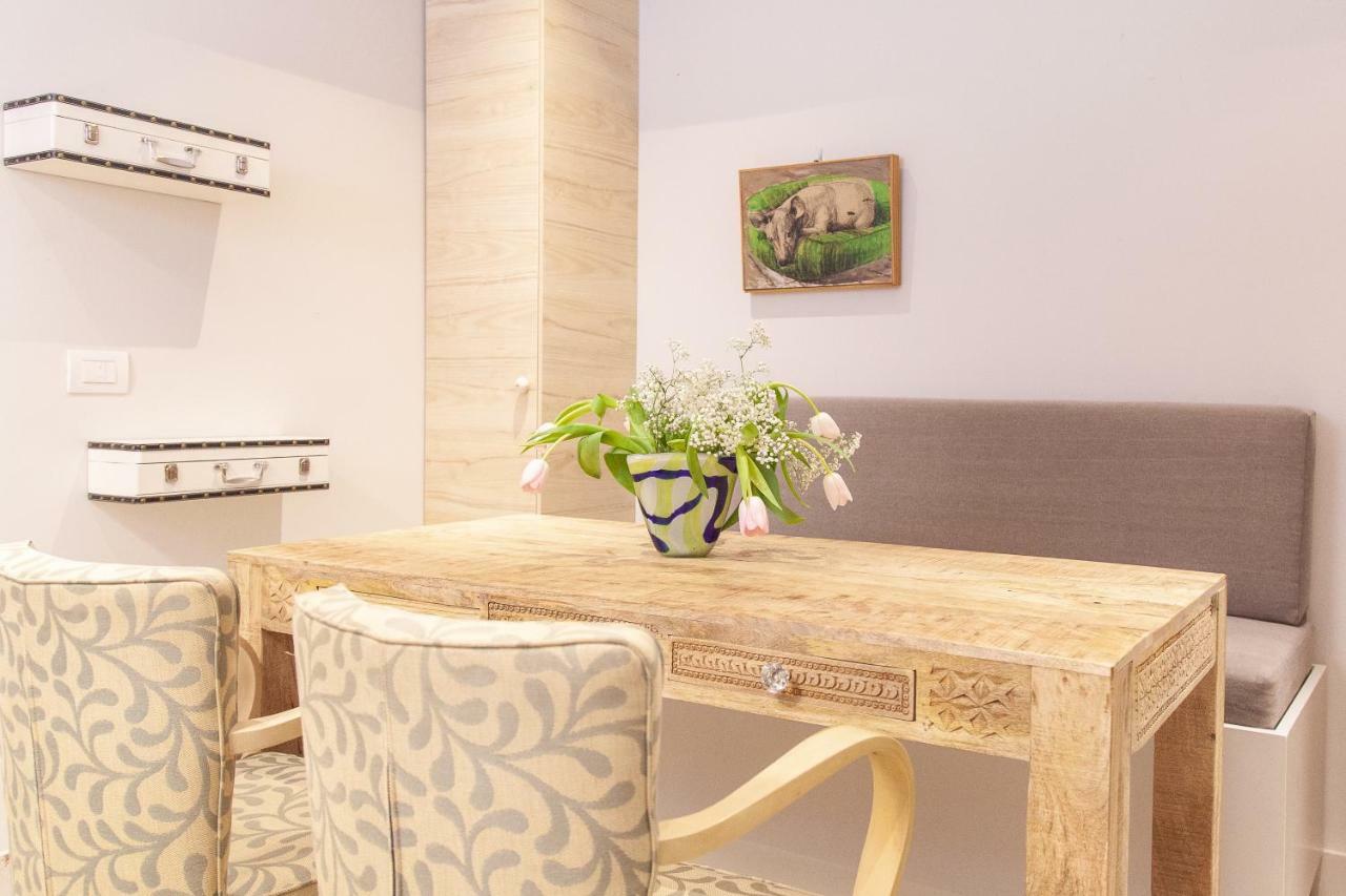 Sweet Suite Flora In Vouliagmeni Athens Exterior photo